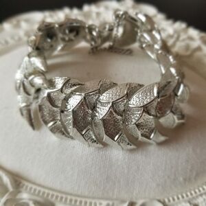 [CORO] Vintage Crescent Moon / Leaf Bracelet and Matching Earring